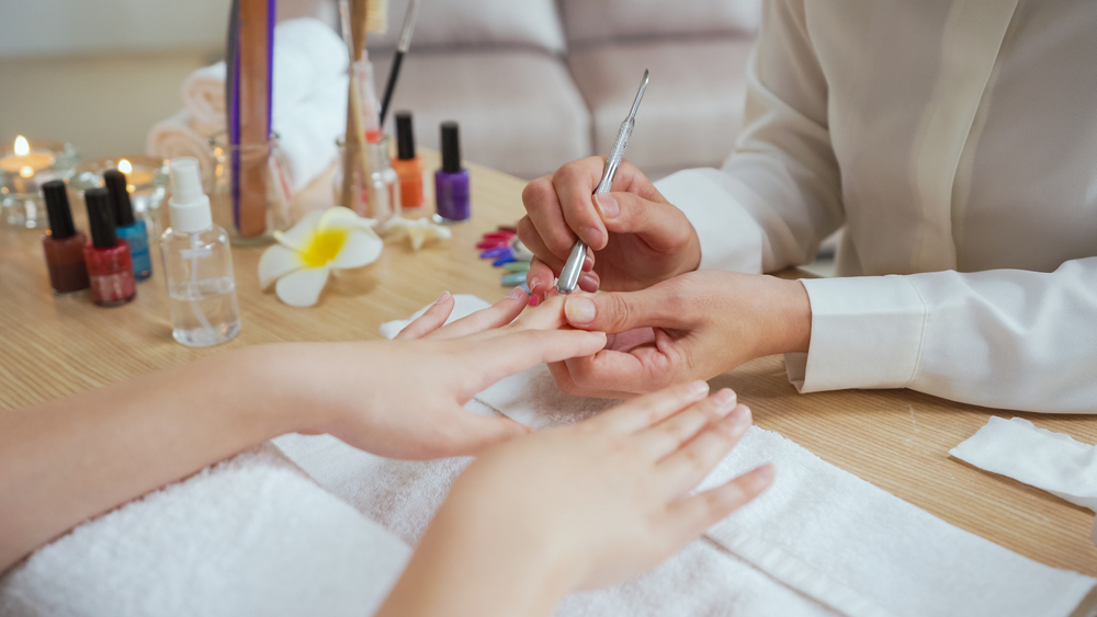 home nail service abu dhabi